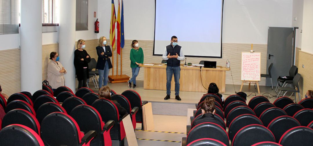 El alcalde de L'Alcora, Samuel Falomir, en la presentación del programa de formación El alcalde de L'Alcora, Samuel Falomir, en la presentación del programa de formación