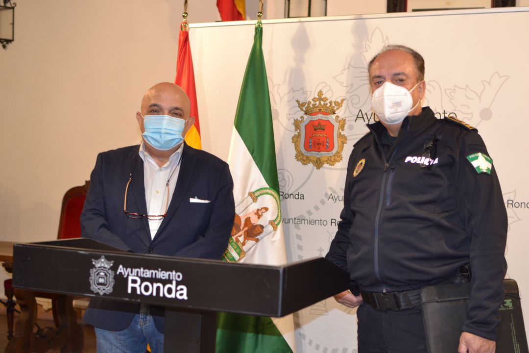 El primer teniente de Alcalde, Jesús Vázquez, y el Jefe de la Policía Local de Ronda, José Carrasco El primer teniente de Alcalde, Jesús Vázquez, y el Jefe de la Policía Local de Ronda, José Carrasco