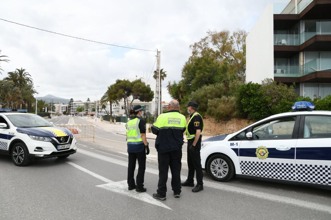 Imagen de archivo de la Policía Local de Xàbia, este mes de agosto pasado. Imagen de archivo de la Policía Local de Xàbia, este mes de agosto pasado.