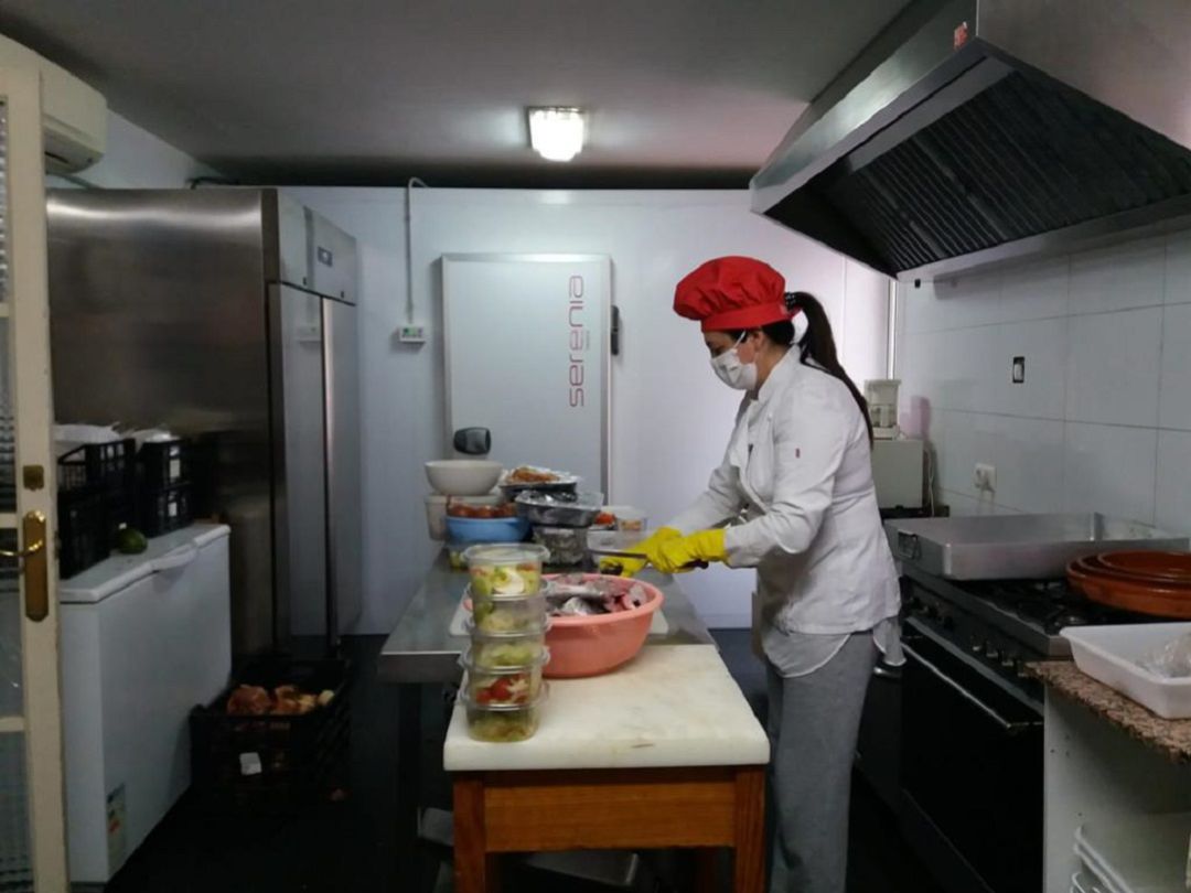 Imagen de marzo, de la cocina del comedor social. Imagen de marzo, de la cocina del comedor social.