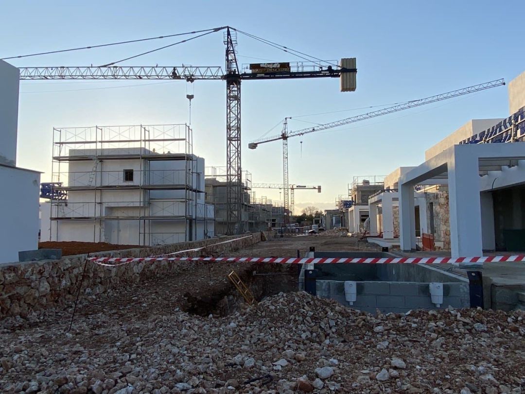 Viviendas en construcción en Sa Ràpita.
Viviendas en construcción en Sa Ràpita.