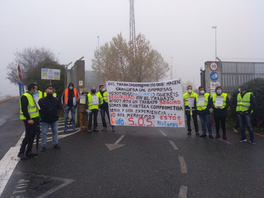 Concentración trabajadores a las puertas de Unión Fenosa Segovia Concentración trabajadores a las puertas de Unión Fenosa Segovia