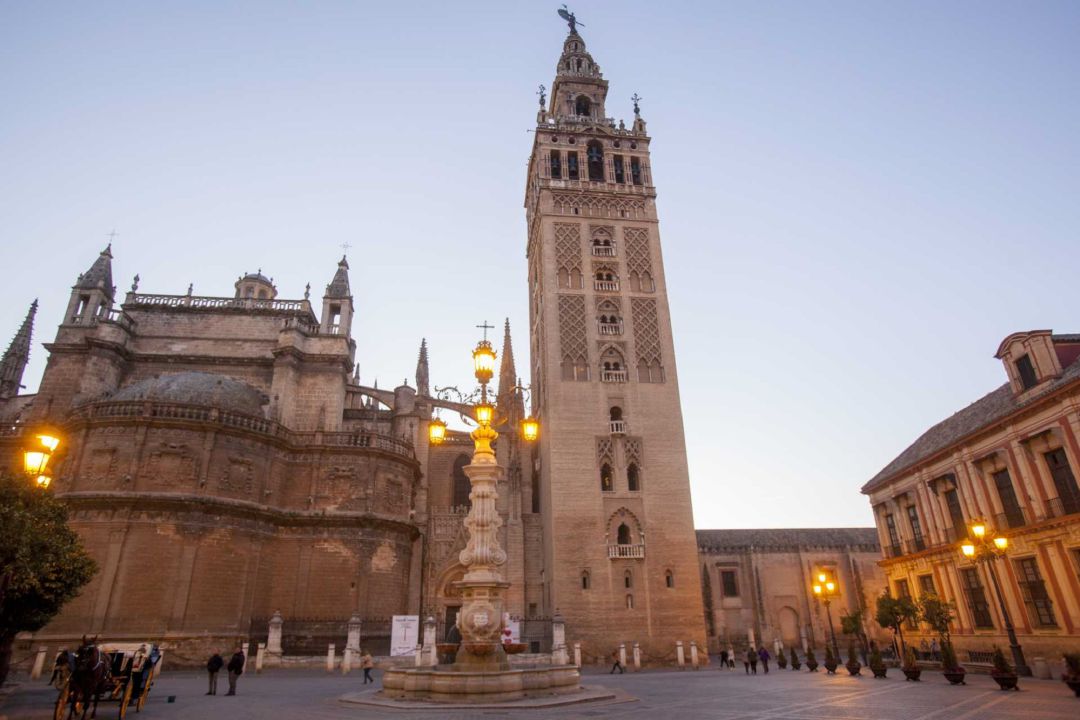 La Catedral suspende las visitas y actividades turísticas tras las nuevas medidas de la Junta La Catedral suspende las visitas y actividades turísticas tras las nuevas medidas de la Junta