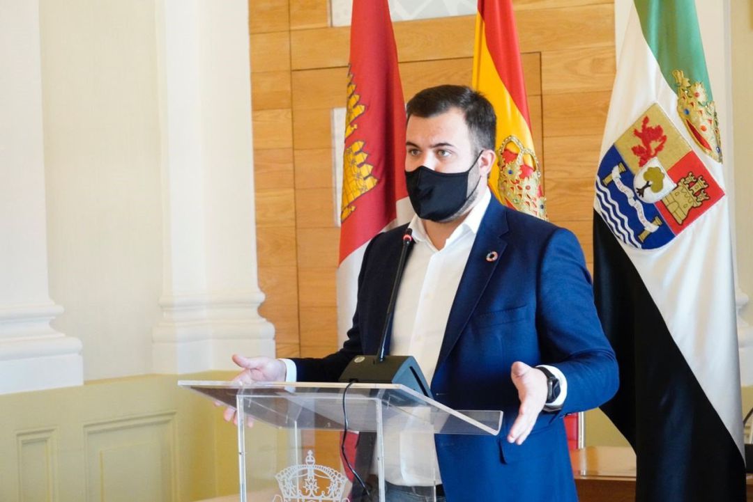 Luis Salaya, alcalde de Cáceres
AYUNTAMIENTO DE CÁCERES
Luis Salaya, alcalde de Cáceres
AYUNTAMIENTO DE CÁCERES