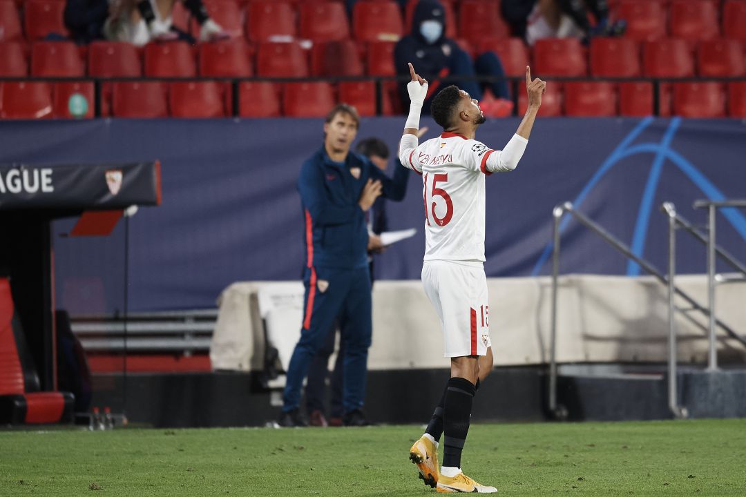 Julen Lopetegui aplaude uno de los goles de Youssef En-Nesyri Julen Lopetegui aplaude uno de los goles de Youssef En-Nesyri