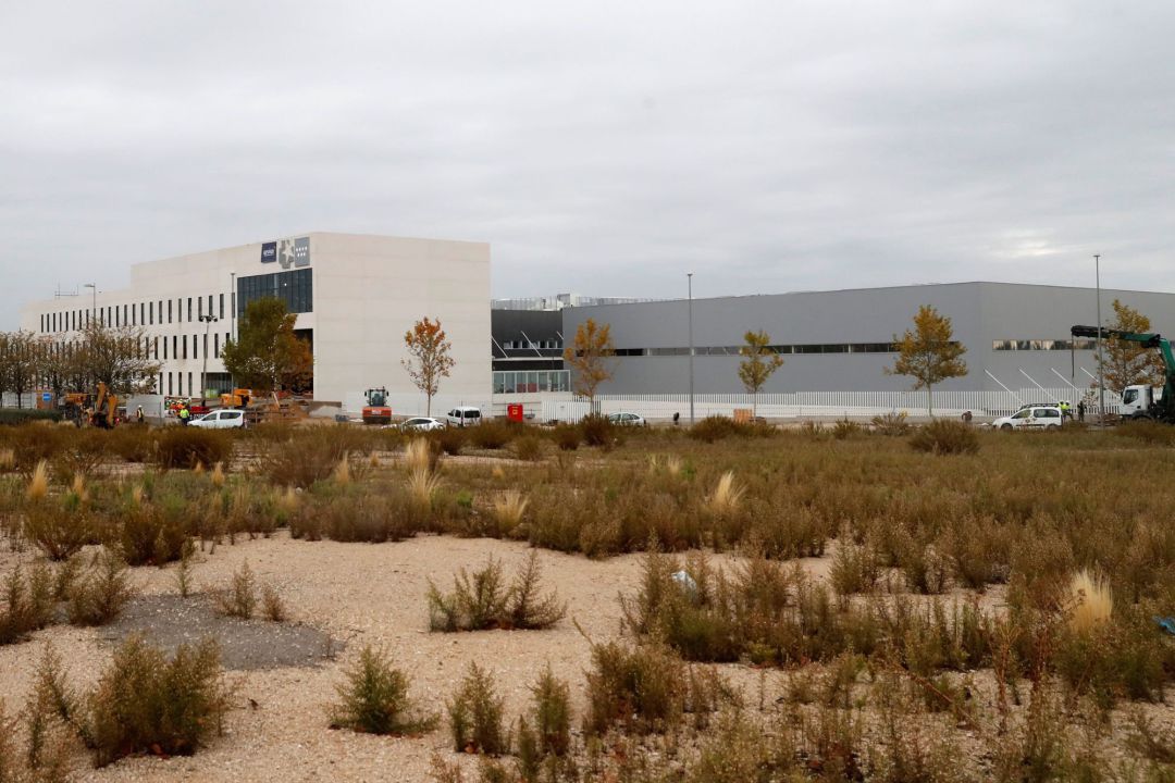 Vista de las obras de construcción del hospital de pandemias y emergencias Isabel Zendal en Valdebebas, Madrid, este martes. Este hospital será inaugurado en la segunda o tercera semana de noviembre, y comenzará a recibir los primeros pacientes covid en uno de los tres módulos de hospitalización con los que contará Vista de las obras de construcción del hospital de pandemias y emergencias Isabel Zendal en Valdebebas, Madrid, este martes. Este hospital será inaugurado en la segunda o tercera semana de noviembre, y comenzará a recibir los primeros pacientes covid en uno de los tres módulos de hospitalización con los que contará