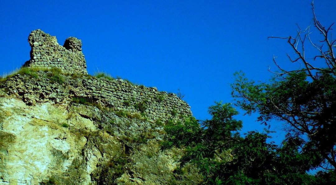 Castillo musulmán de Quesla en Alcalá de la Vega (Cuenca). Castillo musulmán de Quesla en Alcalá de la Vega (Cuenca).