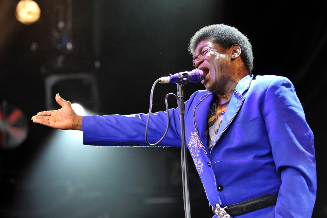 Charles Bradley durante una actuación en Inglaterra en el año 2016 Charles Bradley durante una actuación en Inglaterra en el año 2016
