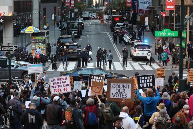 Manifestantes en la Quinta Avenida de Nueva York para que "cada voto cuente" Manifestantes en la Quinta Avenida de Nueva York para que "cada voto cuente"