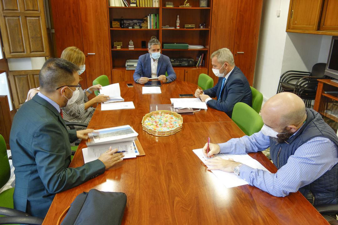 Reunión entre el Ayuntamiento de Granada y el Puerto de Motril para explorar iniciativas conjuntas de atracción de cruceros para cuando se reactive el turismo 'post-covid'. Reunión entre el Ayuntamiento de Granada y el Puerto de Motril para explorar iniciativas conjuntas de atracción de cruceros para cuando se reactive el turismo 'post-covid'.