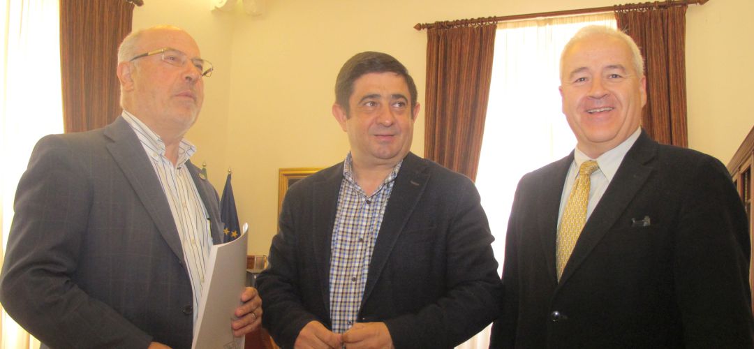 Joaquín Arias, Francisco Reyes y Andrés Medina estarán presentes en el inicio del curso académico de la UNED. Joaquín Arias, Francisco Reyes y Andrés Medina estarán presentes en el inicio del curso académico de la UNED.