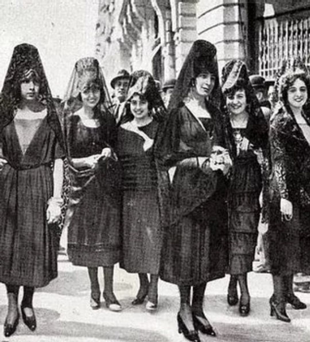 Mujeres de mantilla negra Mujeres de mantilla negra