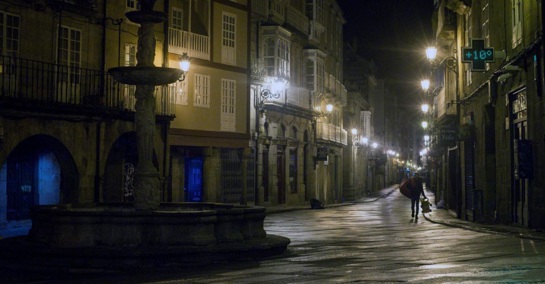 El toque de queda entre las 11 de la noche y las 6 de la madrugada se mantendrá vigente. El toque de queda entre las 11 de la noche y las 6 de la madrugada se mantendrá vigente.