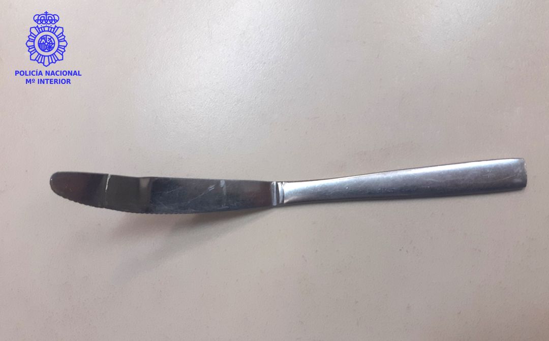 Cuchillo sustraído al detenido Cuchillo sustraído al detenido