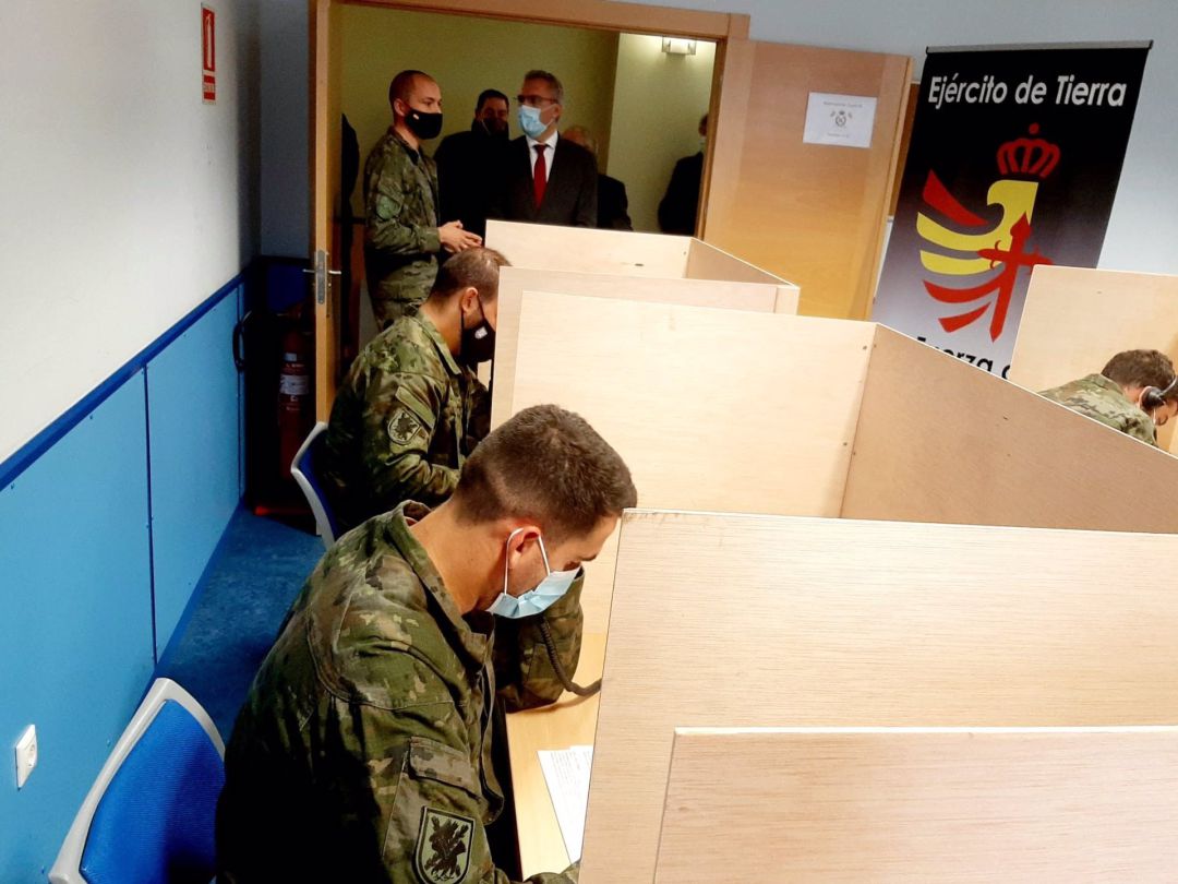 Javier Izquierdo visita a los rastreadores del Ejército de Tierra en la Base El Empecinado Javier Izquierdo visita a los rastreadores del Ejército de Tierra en la Base El Empecinado