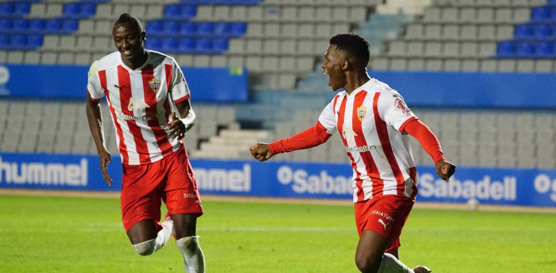 Umar Sadiq y Largie Ramazani celebrando el 1-2 en Sabadell. Umar Sadiq y Largie Ramazani celebrando el 1-2 en Sabadell.
