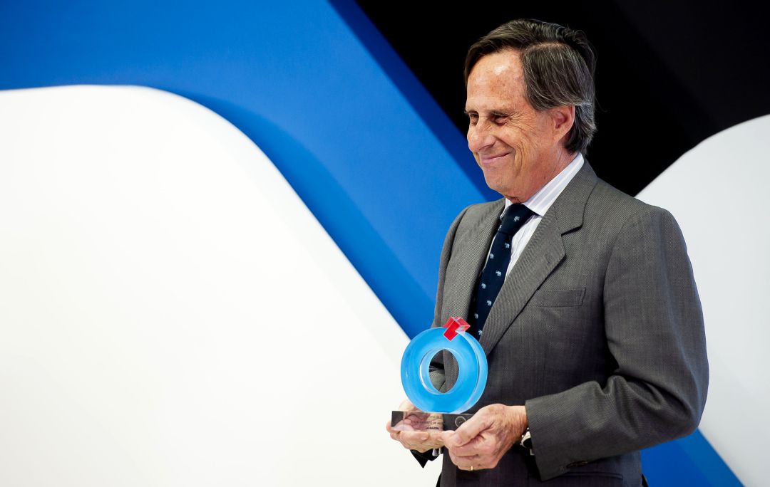 Ignacio García Vinuesa, recibiendo un premio de la Comunidad de Madrid Ignacio García Vinuesa, recibiendo un premio de la Comunidad de Madrid
