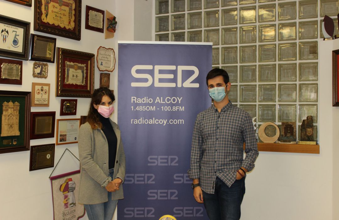 Paula Bou i Jorge Hinojosa han compartir en Tragaluz el seu curtmetratge Zomvid-19 que ha obtingut un segon premi a un concurs nacional. Paula Bou i Jorge Hinojosa han compartir en Tragaluz el seu curtmetratge Zomvid-19 que ha obtingut un segon premi a un concurs nacional.