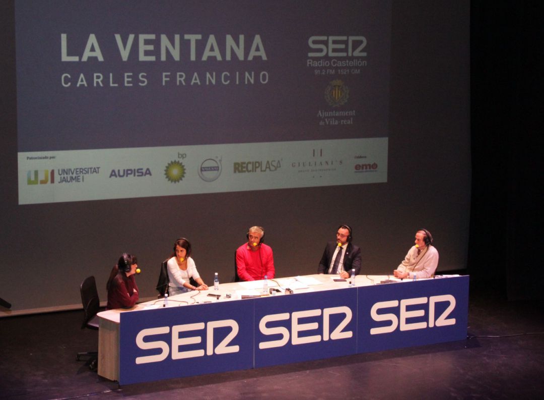 Carles Francino, Isaías Lafuente, el alcalde de Vila-real, José Benlloch; Rocío Vidal y Yuriko Saeki. Carles Francino, Isaías Lafuente, el alcalde de Vila-real, José Benlloch; Rocío Vidal y Yuriko Saeki.