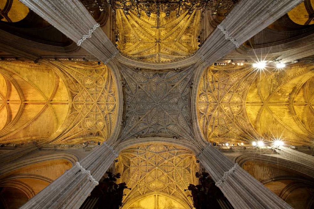 Imagen del crucero de la Catedral de Sevilla Imagen del crucero de la Catedral de Sevilla
