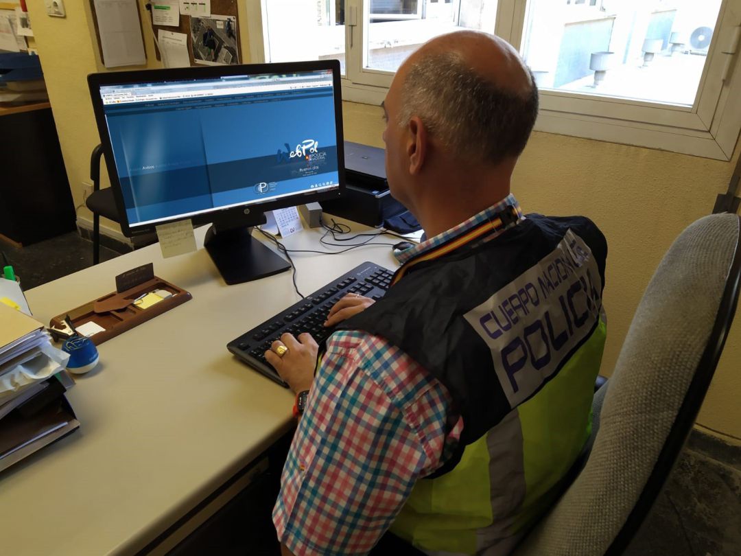 La Policía Nacional detiene a un varón como autor de múltiples delitos de estafa.
La Policía Nacional detiene a un varón como autor de múltiples delitos de estafa.