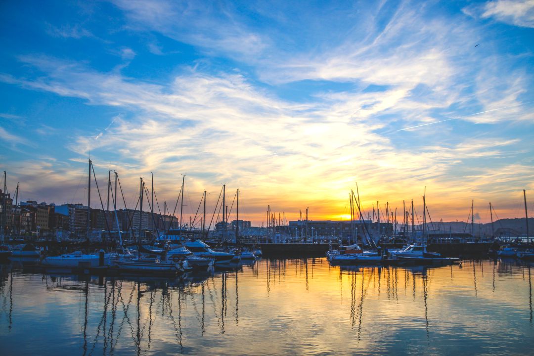 Atardecer en el Puerto Deportivo de Gijón. Atardecer en el Puerto Deportivo de Gijón.