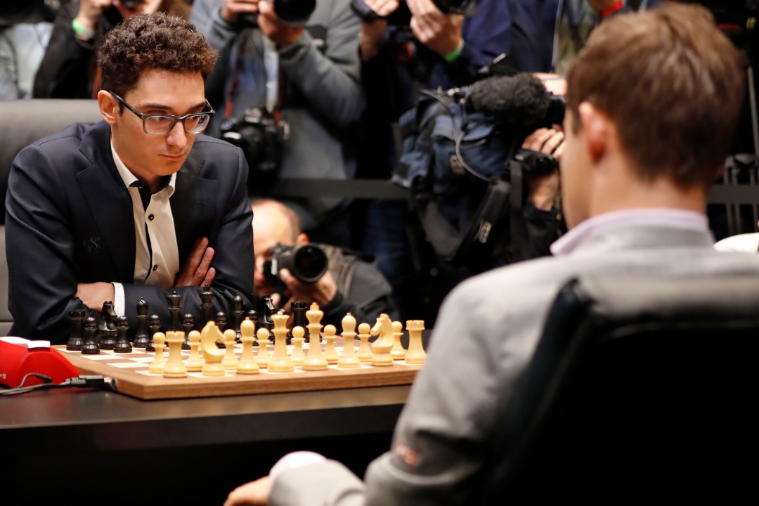 Fabio Caruana y Magnus Carlsen se enfrentan en el desempate del Campeonato del Mundo de 2018 Fabio Caruana y Magnus Carlsen se enfrentan en el desempate del Campeonato del Mundo de 2018