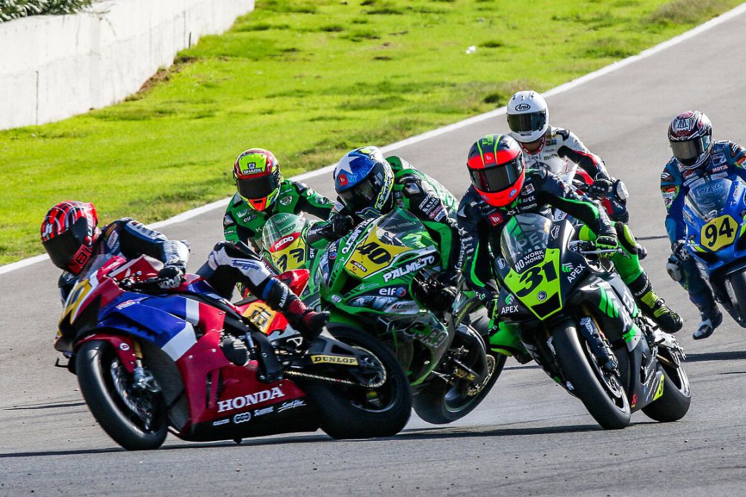 Salida de la carrera de Superbike Salida de la carrera de Superbike