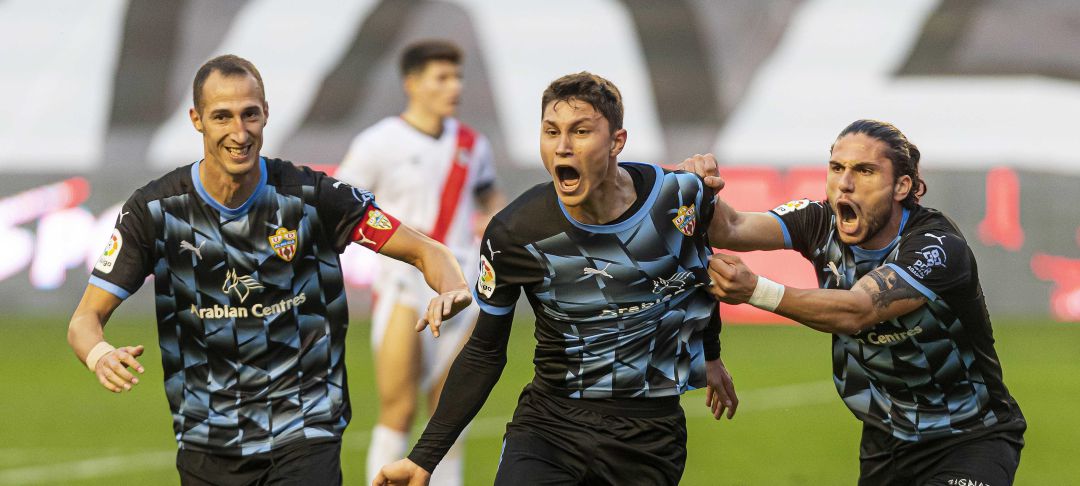 Petrovic, Cuenca y Mendes celebrando el gol ante el Rayo. Petrovic, Cuenca y Mendes celebrando el gol ante el Rayo.
