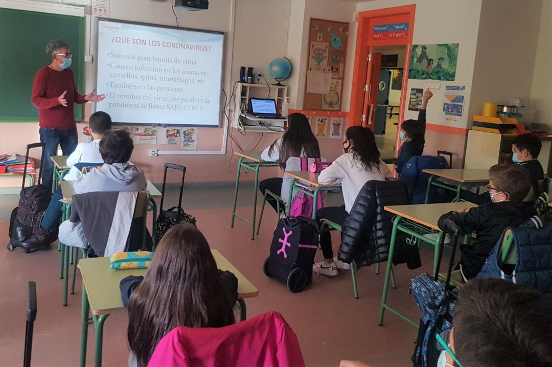 Los profesores ayudaron al los alumnos a pasar de ciclo en julio Los profesores ayudaron al los alumnos a pasar de ciclo en julio
