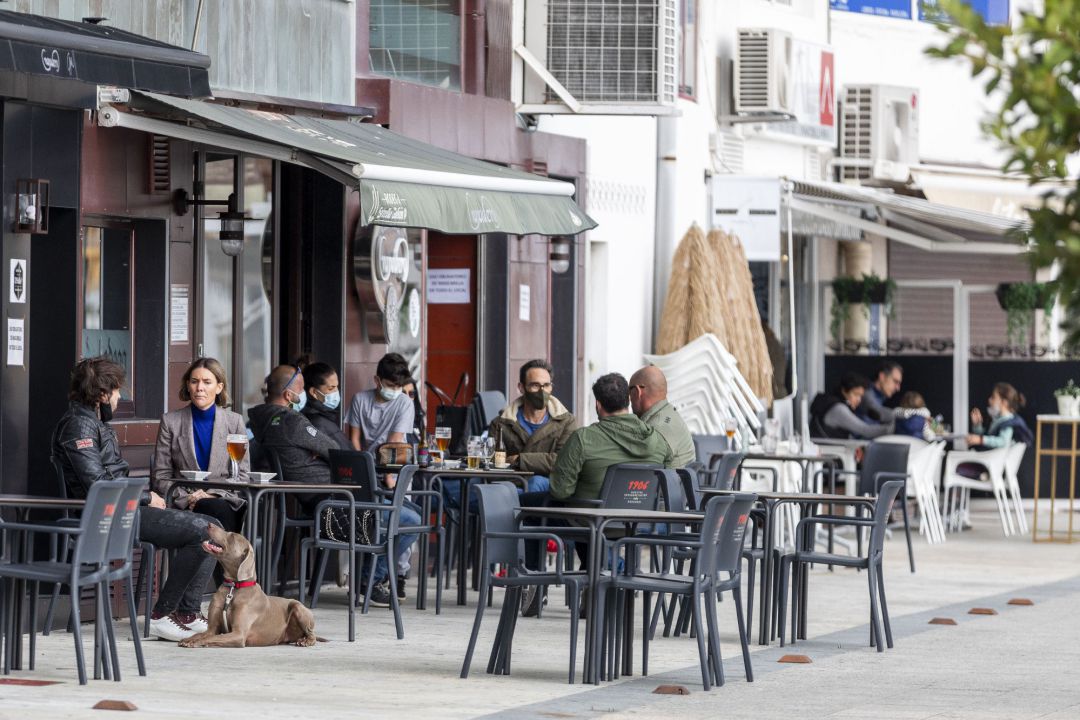 Según el sindicato,la hostelería debería declararse como sector "especialmente perjudicado" y para el que deben destinarse ayudas públicas así como moratorias en los pagos de hipotecas y alquileres Según el sindicato,la hostelería debería declararse como sector "especialmente perjudicado" y para el que deben destinarse ayudas públicas así como moratorias en los pagos de hipotecas y alquileres