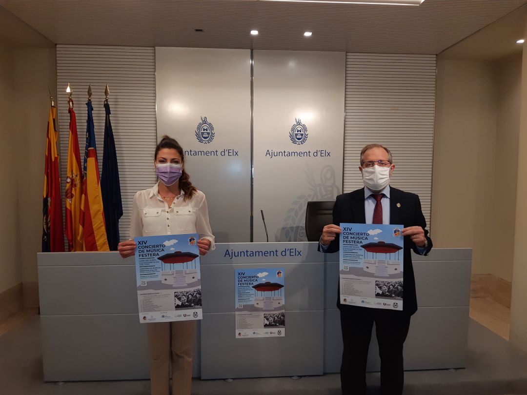 Mariola Galiana, concejala de Fiestas y Julián Fernández,presidente de la Asociación de Moros y Crstianos de Elche Mariola Galiana, concejala de Fiestas y Julián Fernández,presidente de la Asociación de Moros y Crstianos de Elche