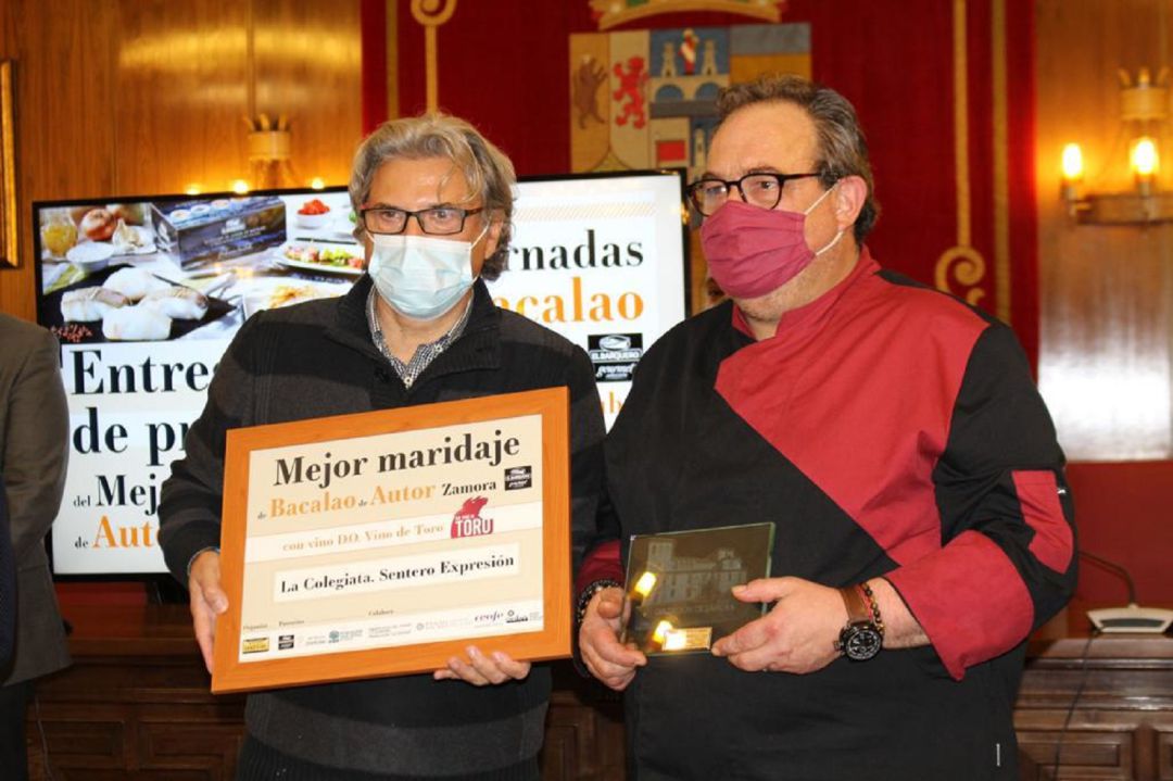 Álvaro Martín recibe el I Premio de Concurso de Maridaje de Bacalao de Autor. Álvaro Martín recibe el I Premio de Concurso de Maridaje de Bacalao de Autor.