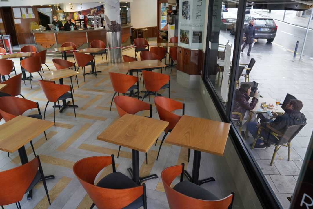 Los empleados de un mismo grupo 'burbuja' pueden compartir mesa en la cafetería del trabajo, sean o no conviviente Los empleados de un mismo grupo 'burbuja' pueden compartir mesa en la cafetería del trabajo, sean o no conviviente