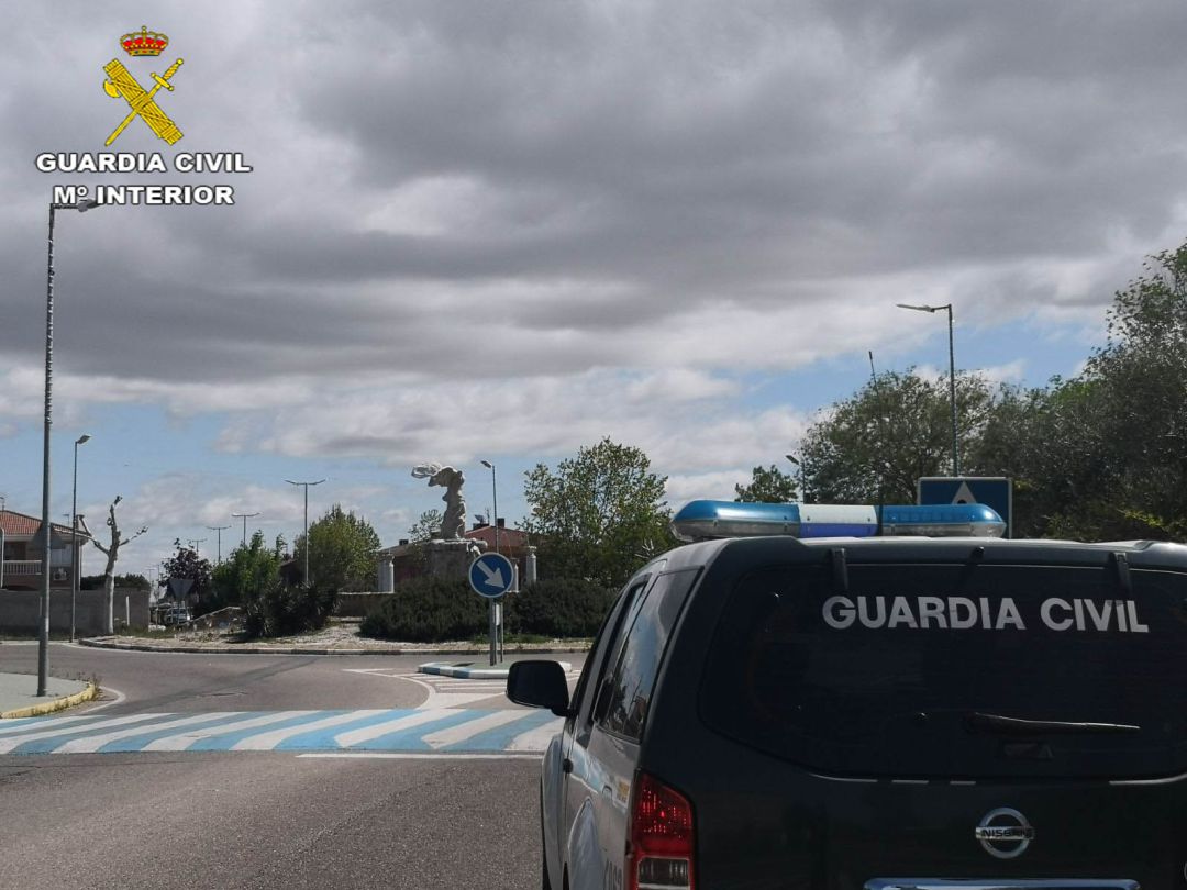 Patrulla G. Civil en Villanueva de la Torre Patrulla G. Civil en Villanueva de la Torre