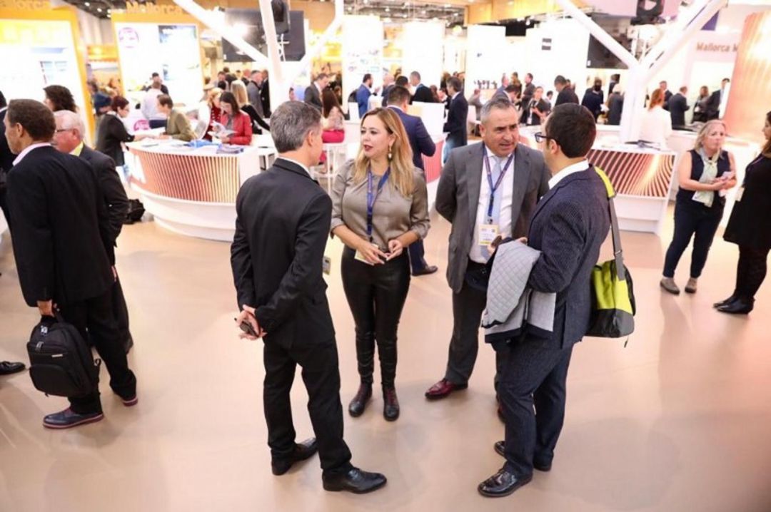 La presienta del Cabildo de Lanzarote y el consejero de Turismo, María Dolores Corujo y Ángel Vázquez, en la pasada edición de la World Travel Market. La presienta del Cabildo de Lanzarote y el consejero de Turismo, María Dolores Corujo y Ángel Vázquez, en la pasada edición de la World Travel Market.