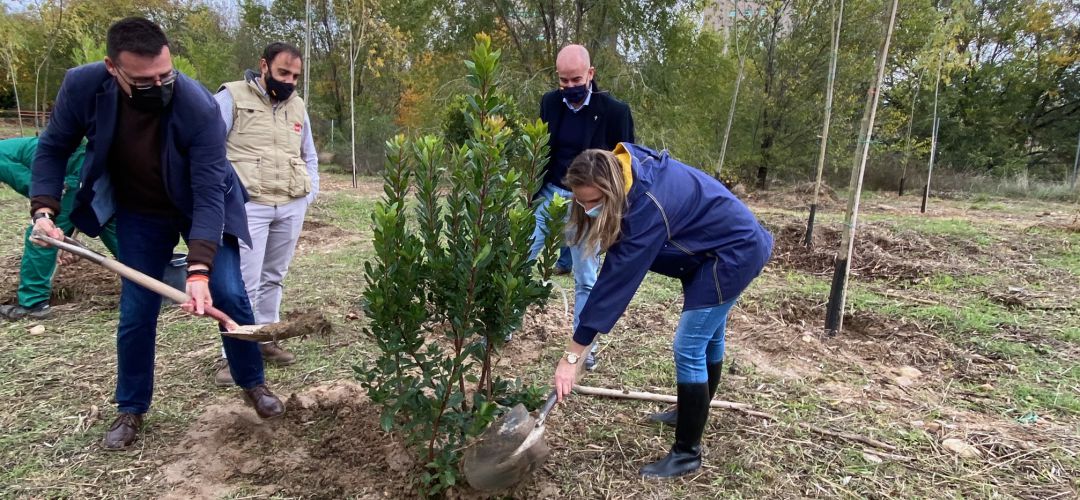 El vicealcalde de Alcobendas y la consejera de Medio Ambiente El vicealcalde de Alcobendas y la consejera de Medio Ambiente