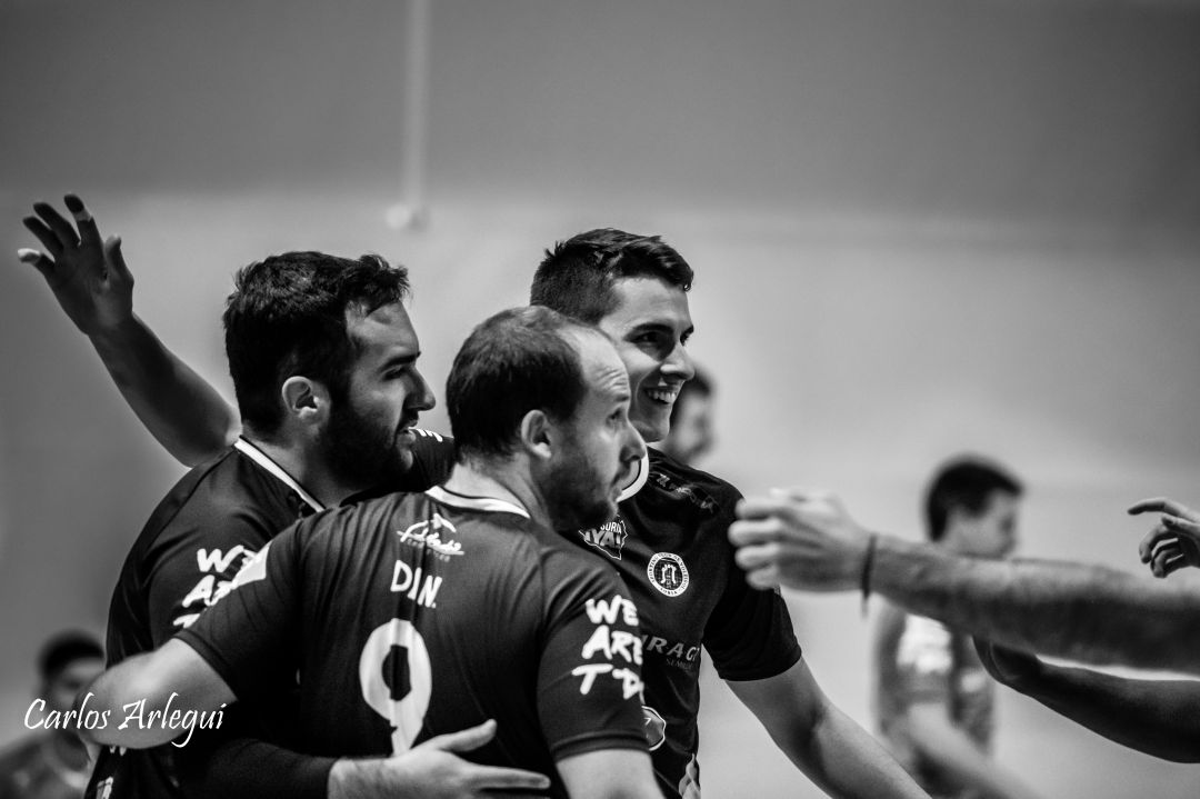 Los jugadores del Sporting celebran el triunfo. Los jugadores del Sporting celebran el triunfo.