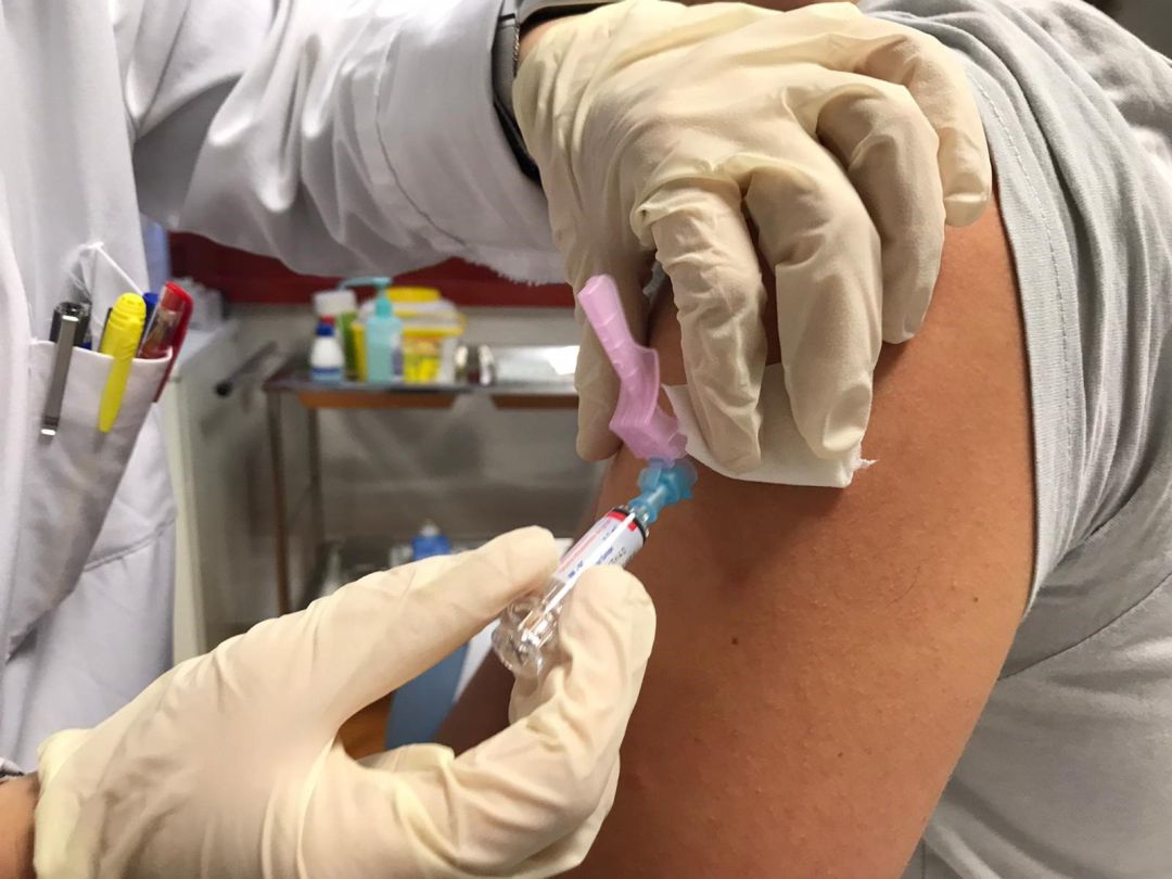 Vacunación en un centro de salud. Vacunación en un centro de salud.