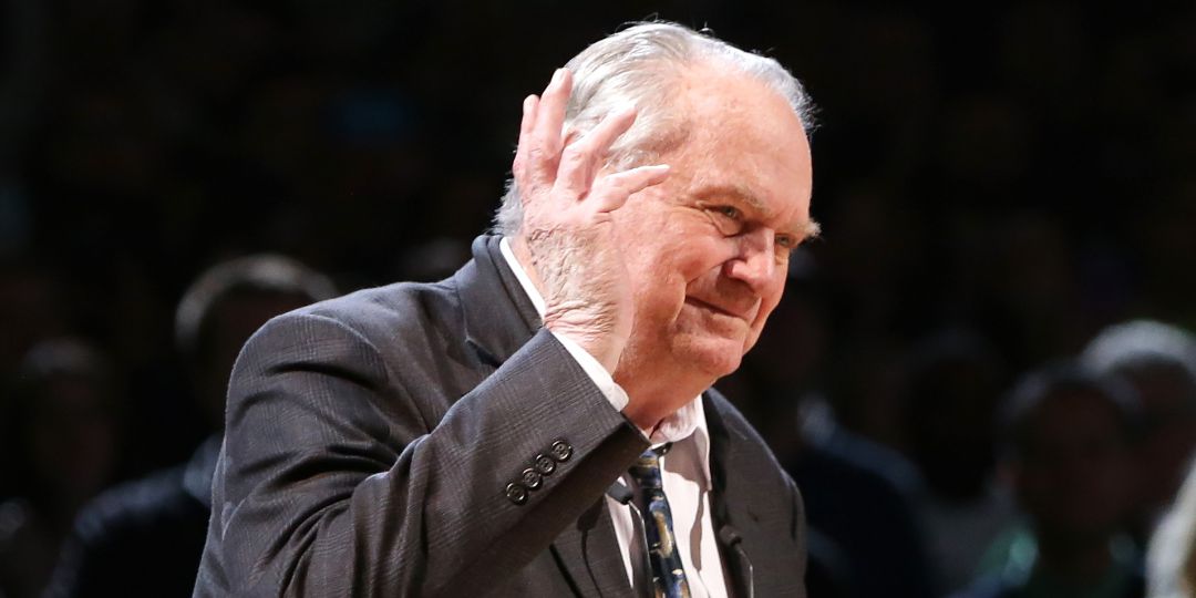 Tom Heinsohn, durante una de sus últimas apariciones en el Boston Garden Tom Heinsohn, durante una de sus últimas apariciones en el Boston Garden