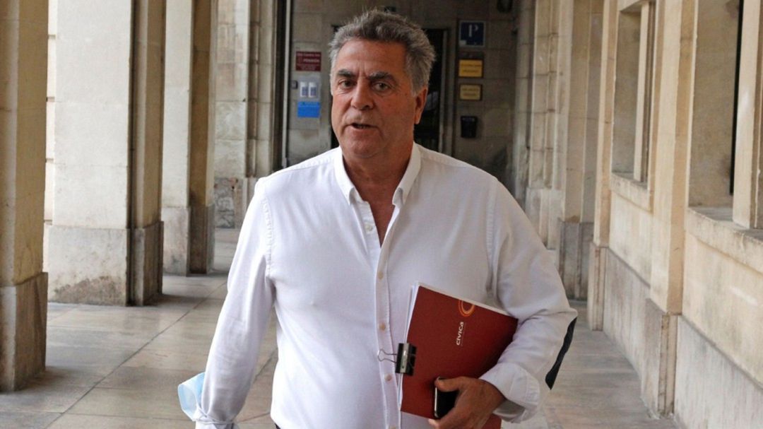 El empresario Enrique Ortiz a su llegada a la Audiencia Provincial de Alicante para la reanudación del juicio por el presunto amaño del PGOU. El empresario Enrique Ortiz a su llegada a la Audiencia Provincial de Alicante para la reanudación del juicio por el presunto amaño del PGOU.