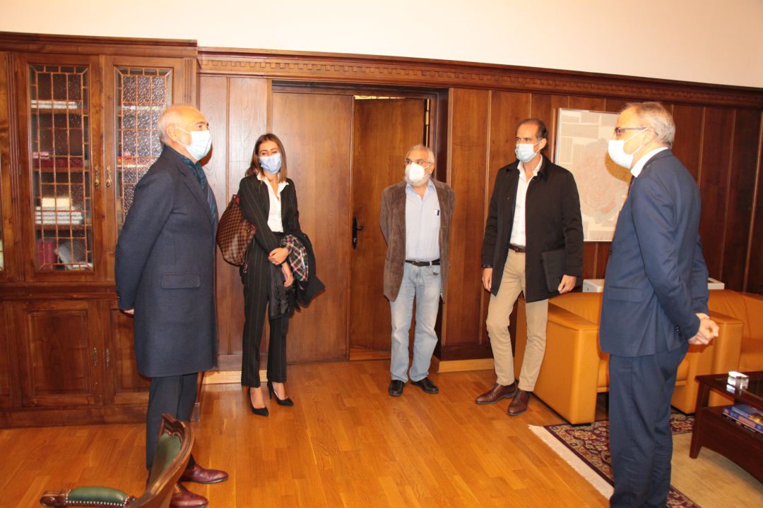 Reunión en el despacho de alcaldía Reunión en el despacho de alcaldía