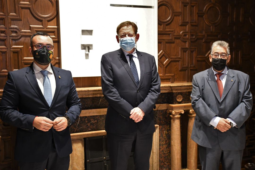 El president de la Generalitat, Ximo Puig, el alcalde de Vila-real, José Benlloch, y el director de la Cátedra de Innovación Cerámica Ciutat de Vila-real, Juan Carda. El president de la Generalitat, Ximo Puig, el alcalde de Vila-real, José Benlloch, y el director de la Cátedra de Innovación Cerámica Ciutat de Vila-real, Juan Carda.