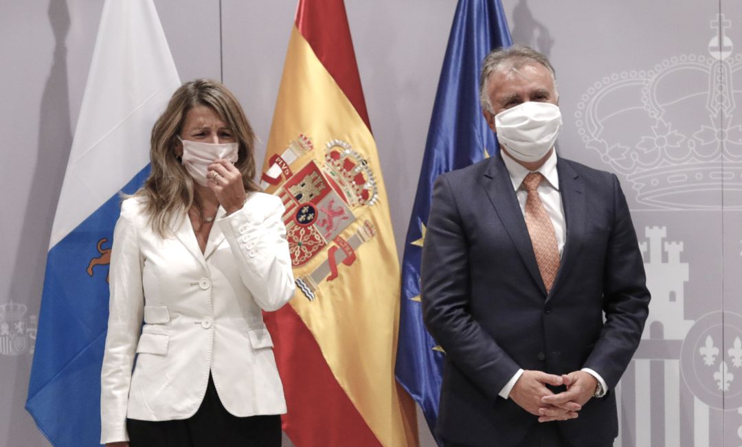Ángel Víctor Torres junto a la Ministra de Trabajo (archivo) Ángel Víctor Torres junto a la Ministra de Trabajo (archivo)