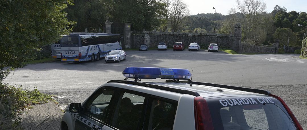 Un coche de la Guardia Civil custodia el Pazo de Meirás Un coche de la Guardia Civil custodia el Pazo de Meirás