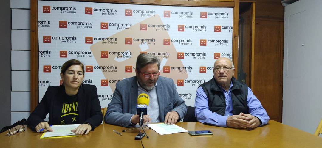 Imagen de archivo de los tres concejales de Compromís per Dénia. Imagen de archivo de los tres concejales de Compromís per Dénia.