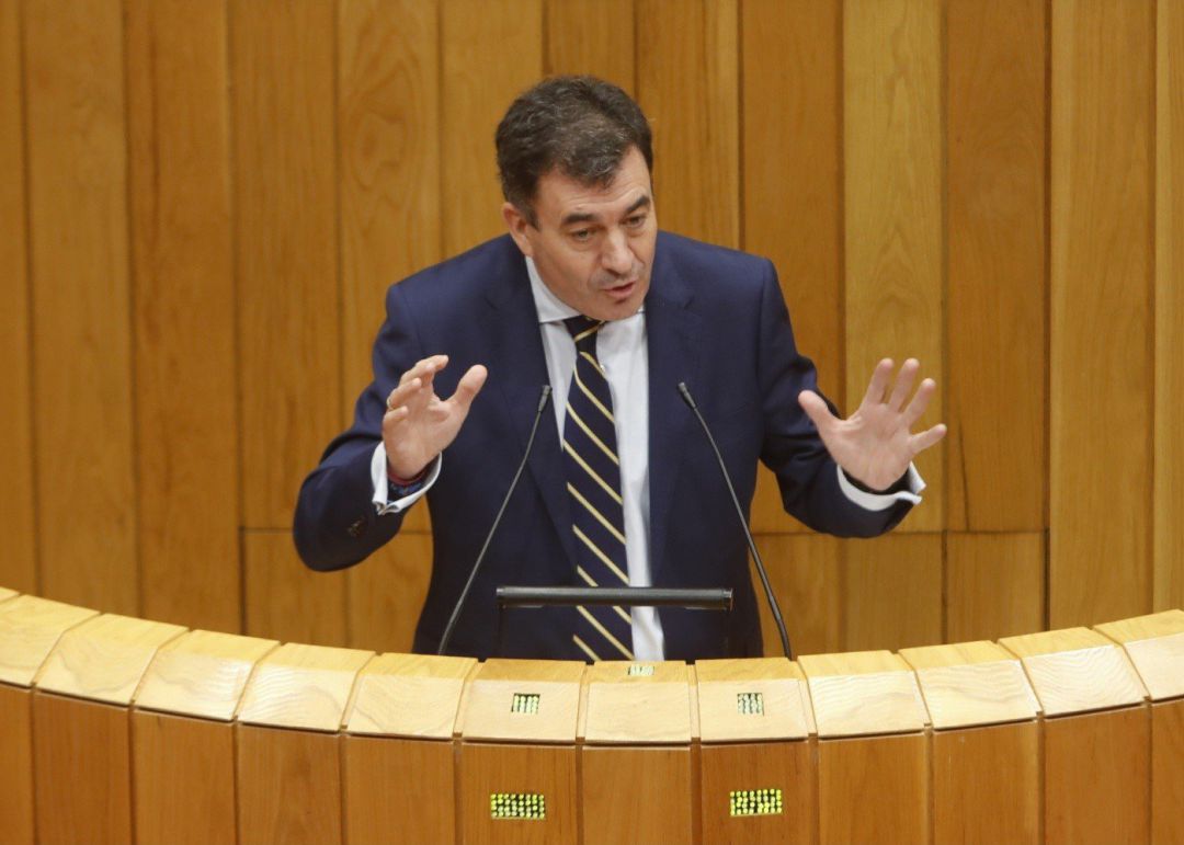 El conselleiro de Cultura, Educación e Universidade, Román Rodríguez, en el pleno El conselleiro de Cultura, Educación e Universidade, Román Rodríguez, en el pleno