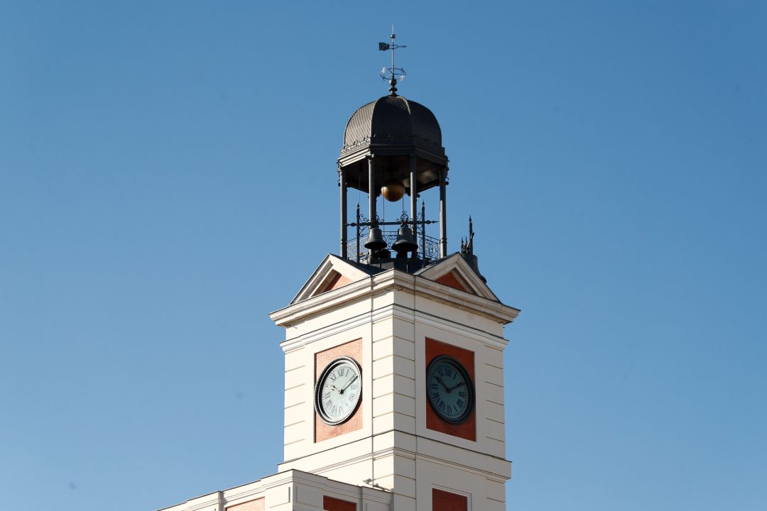 Detalle de la campaña de la Real Casa de Correos en la Puerta del Sol, en Madrid, sede del Gobierno regional. Detalle de la campaña de la Real Casa de Correos en la Puerta del Sol, en Madrid, sede del Gobierno regional.