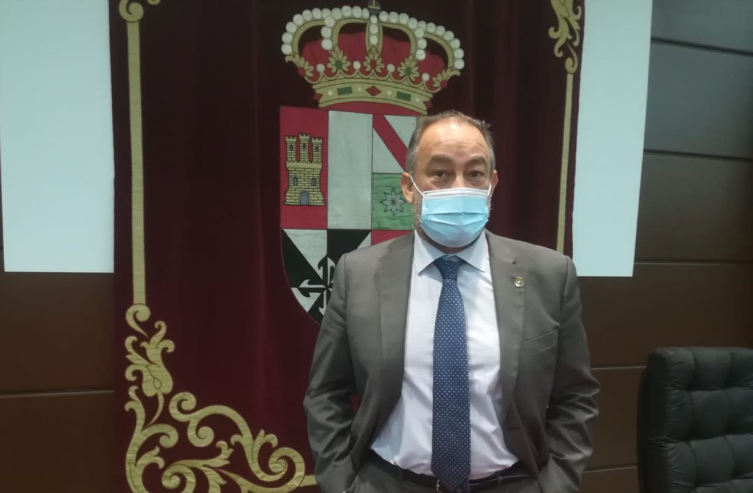 Julián Garde, catedrático de Producción Animal tras la presentación de su candidatura en el aula magna del Edificio de Servicios Generales en el Campus de Ciudad Real Julián Garde, catedrático de Producción Animal tras la presentación de su candidatura en el aula magna del Edificio de Servicios Generales en el Campus de Ciudad Real