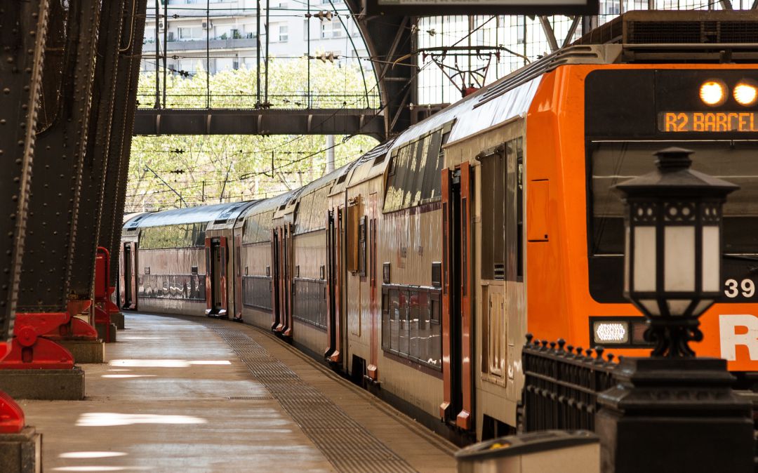 Un ren de Rodalies a l'estació de França de Barcelona Un ren de Rodalies a l'estació de França de Barcelona